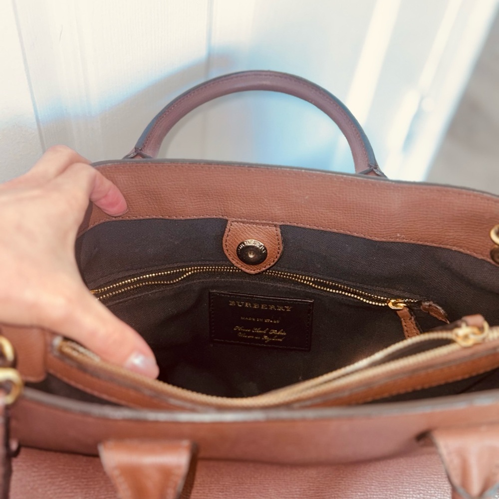 Burberry large Banner Tote in mahogany. Amazing condition ✨ Authentic - Picture 13 of 14